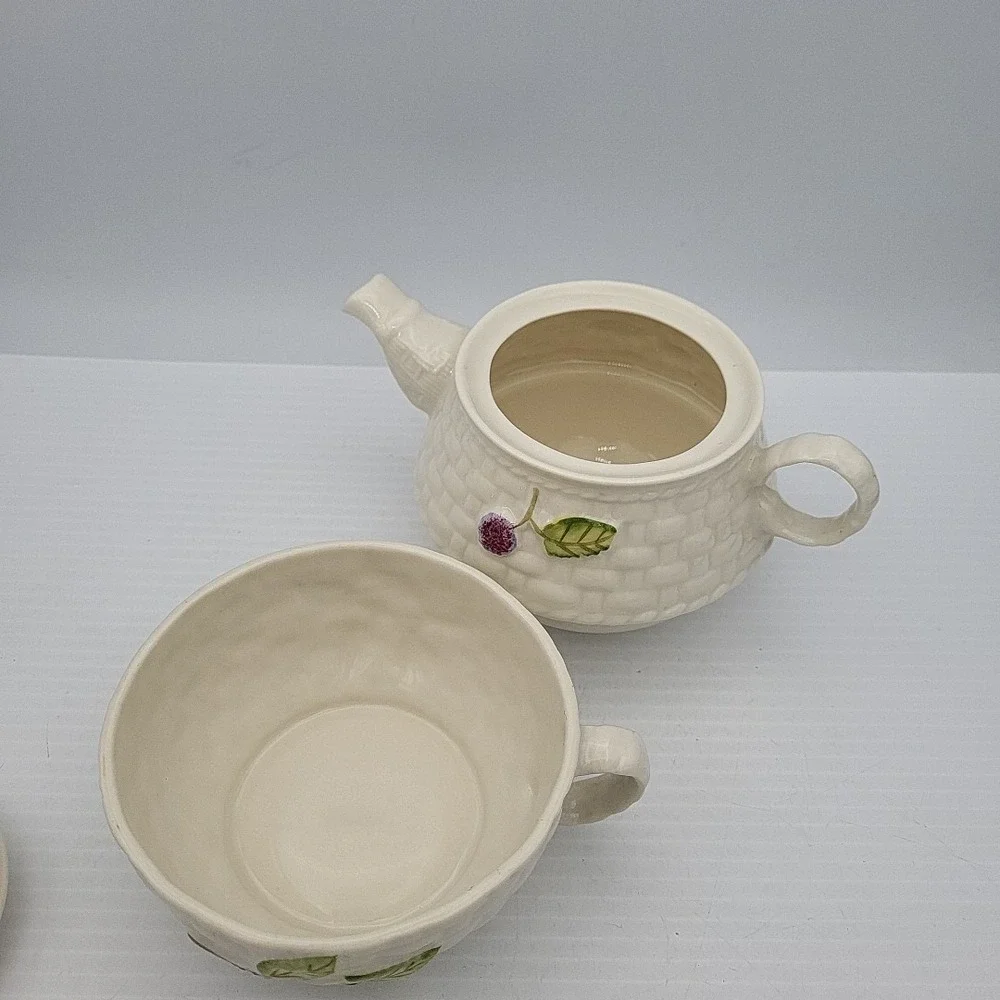 Belleek Teapot Tea for One‎ w/Stackable Cup Basket Weave Fruits of the Forest